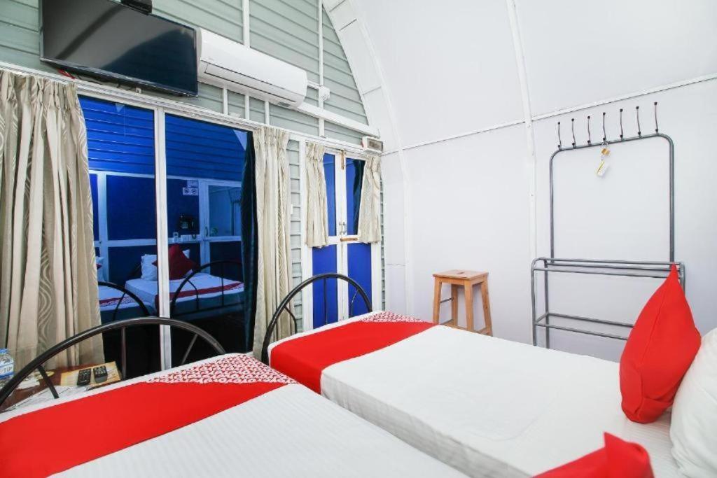 A4 Hostel Colombo Airport - Eco Lodge - Free Pickup & Drop Katunayaka Bagian luar foto