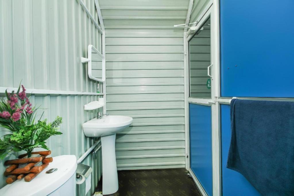 A4 Hostel Colombo Airport - Eco Lodge - Free Pickup & Drop Katunayaka Bagian luar foto