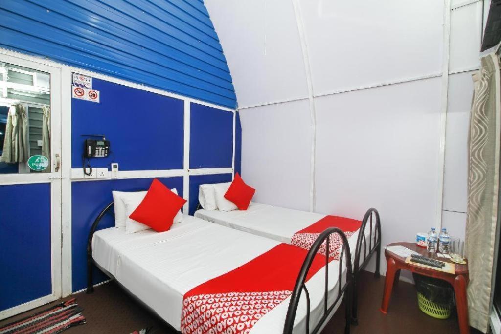 A4 Hostel Colombo Airport - Eco Lodge - Free Pickup & Drop Katunayaka Bagian luar foto
